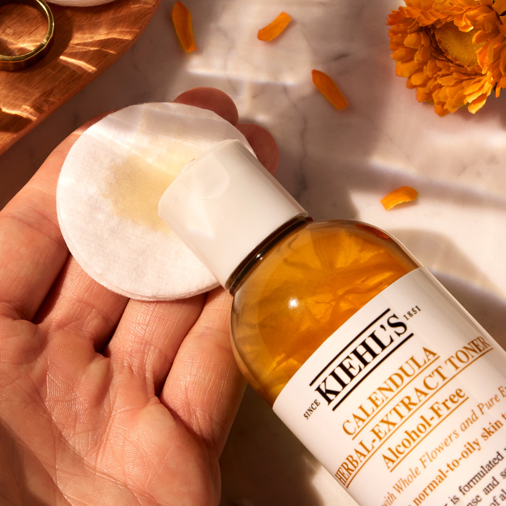 Moist Cotton Pads with Kiehl's Calendula Herbal-Extract Alcohol-Free Toner